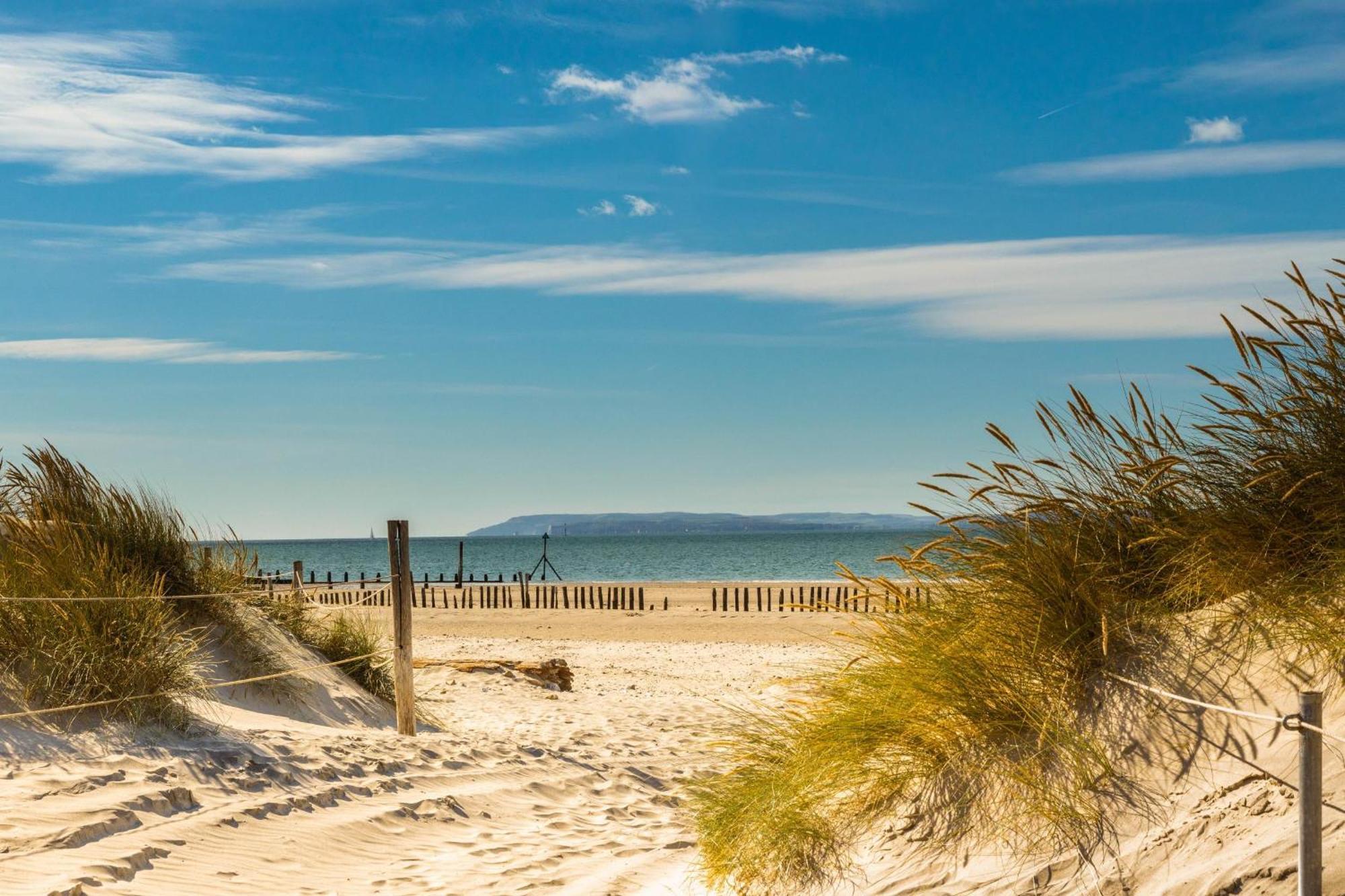 Spacious Home For 8 In Witterings - Walk To Beach East Wittering Zewnętrze zdjęcie