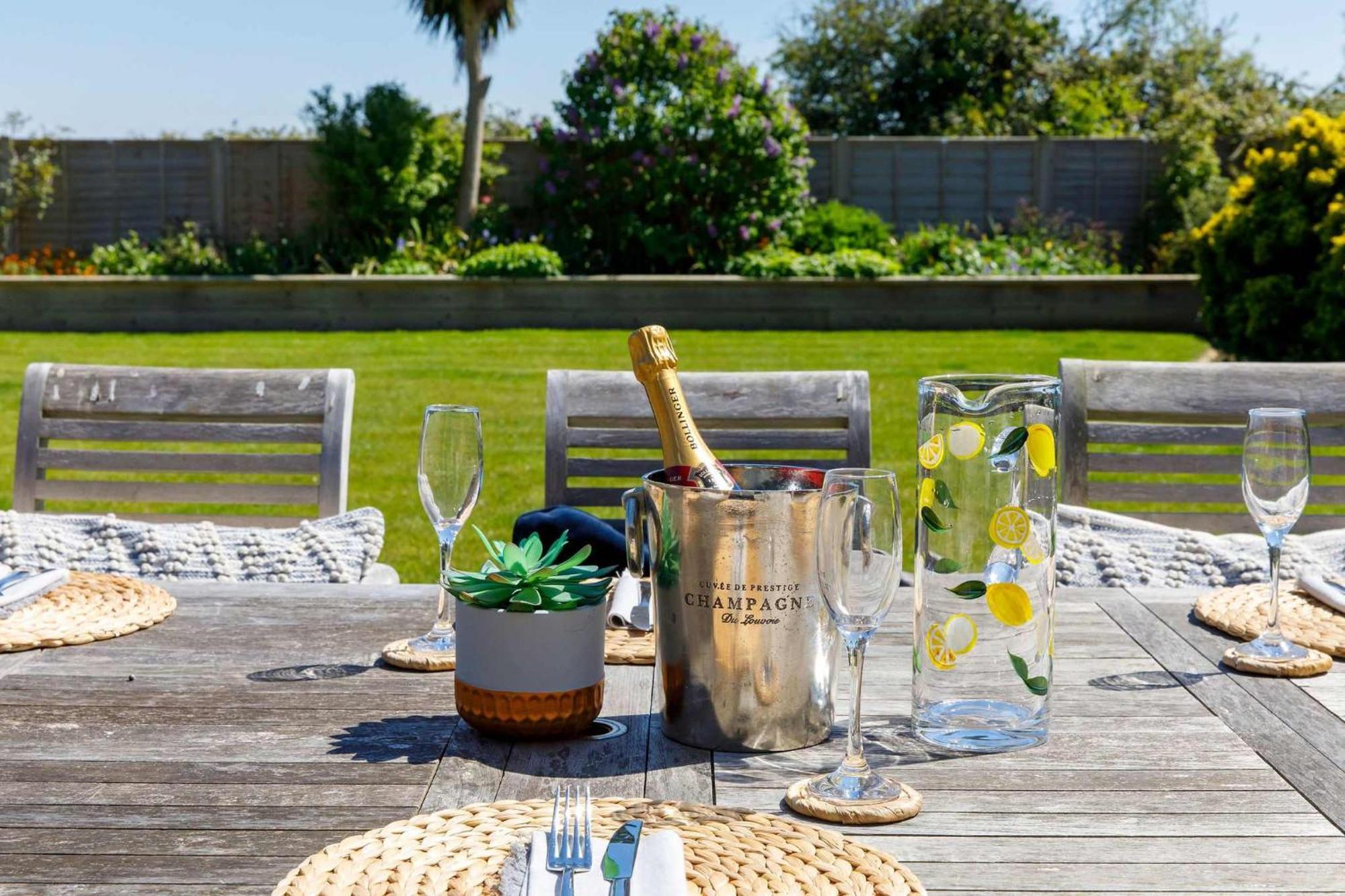 Spacious Home For 8 In Witterings - Walk To Beach East Wittering Zewnętrze zdjęcie